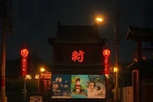 月白记事簿封面，台灯下的横线本